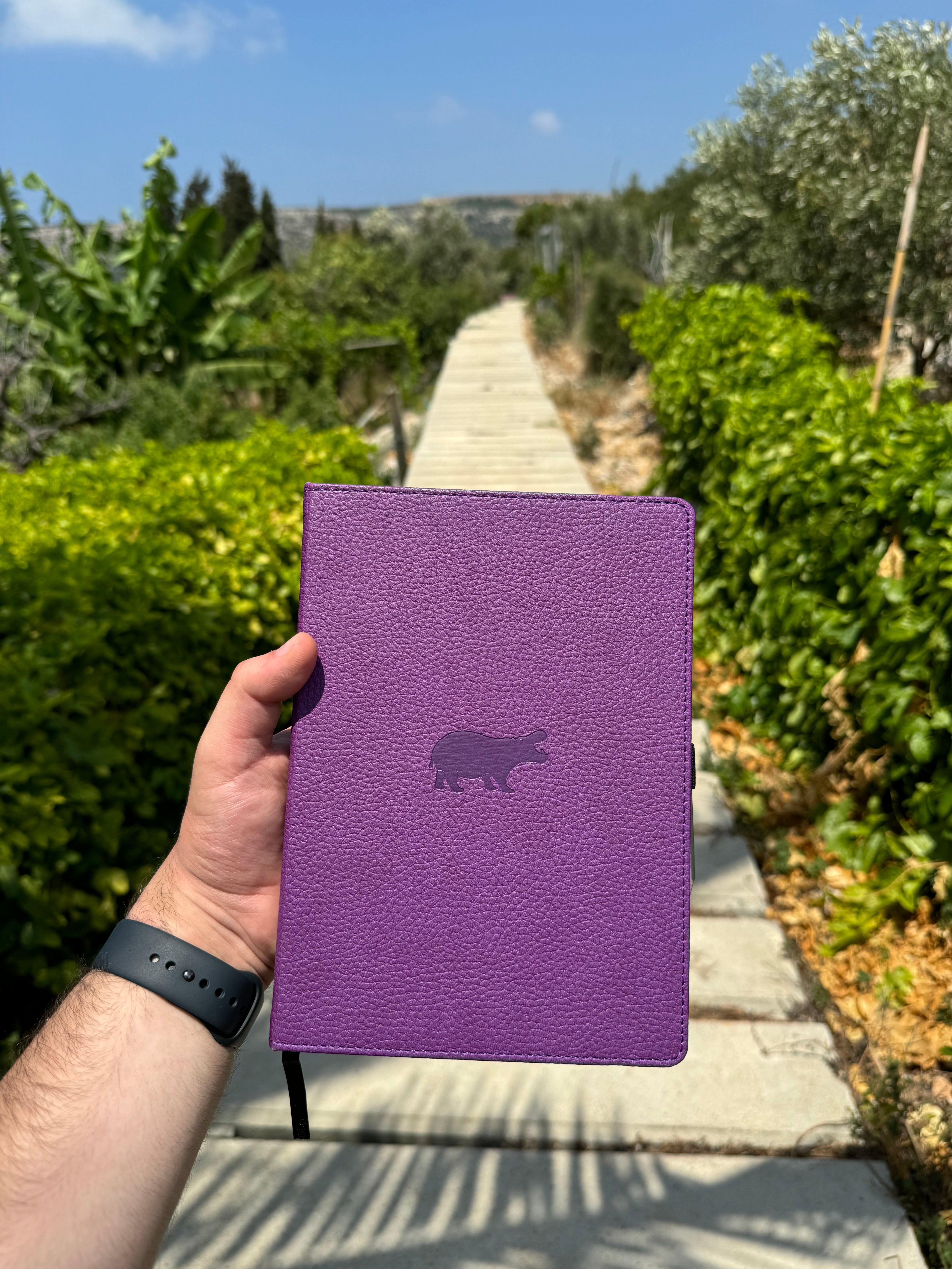 Left-Handed Journaling: How to Make Writing More Comfortable and Smudge-Free